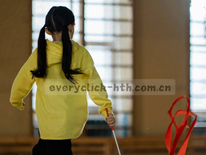 深蓝背景上交错排列的对话气泡与耳机图形，点缀信号橙色光点，表现客服沟通场景